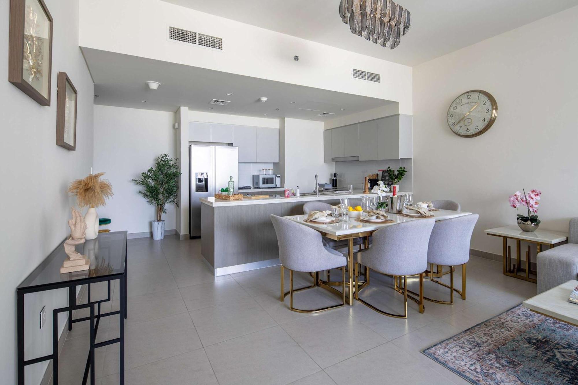 Frank Porter - Tower 1 Apartment Dubai