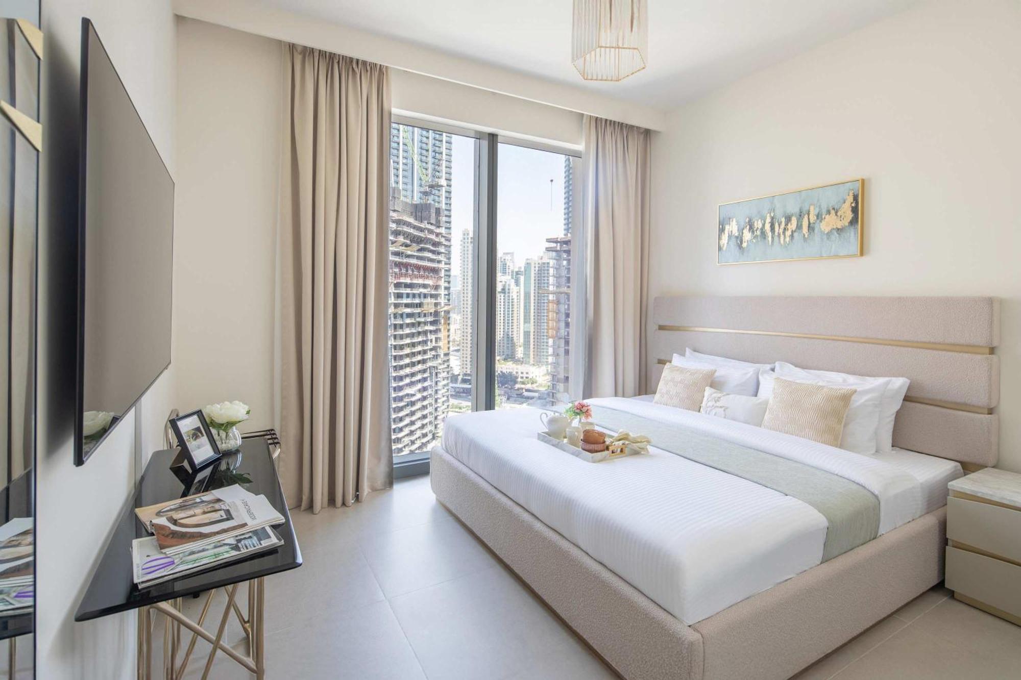Frank Porter - Tower 1 Apartment *
