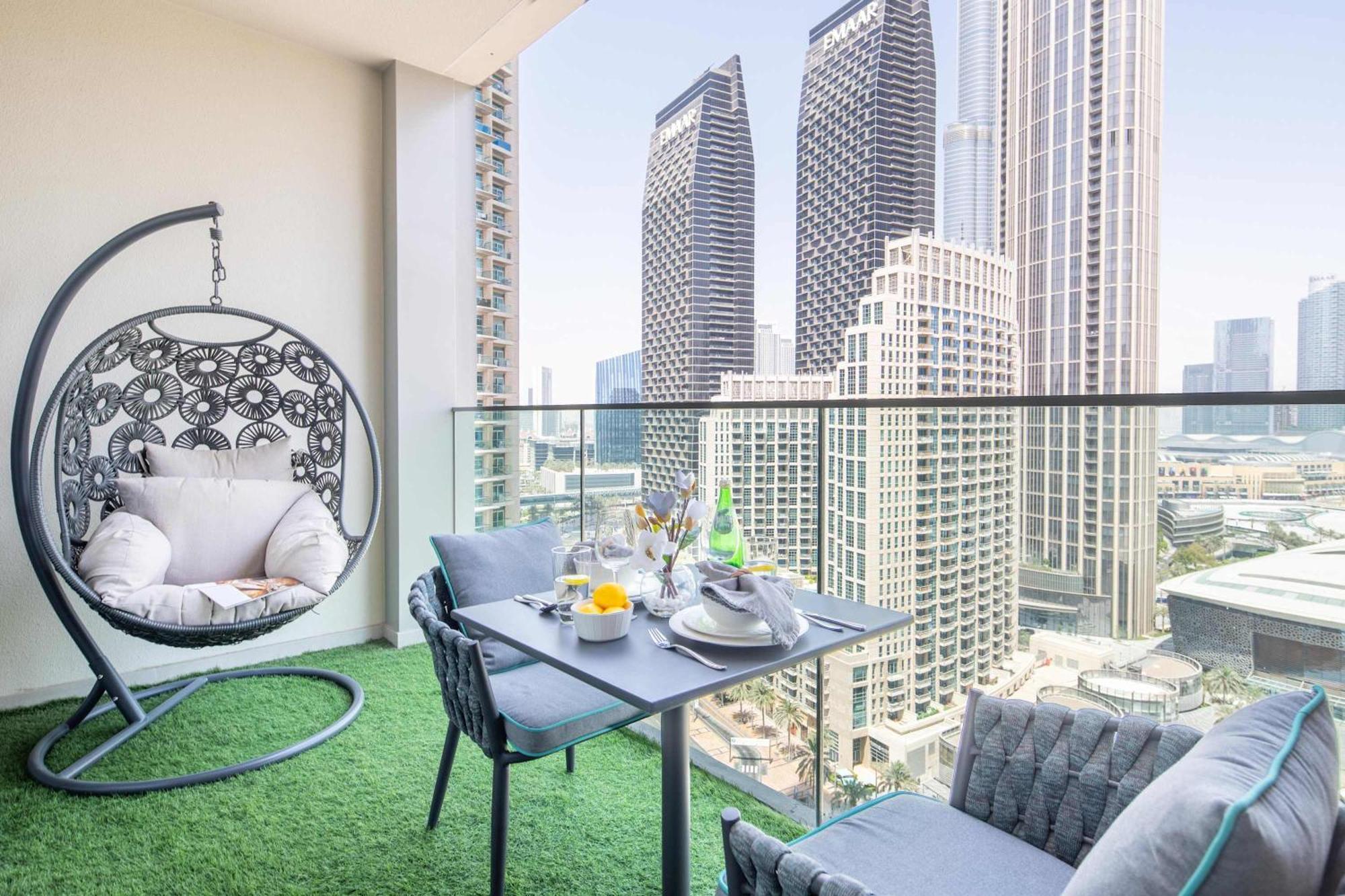 Frank Porter - Tower 1 Apartment Dubai